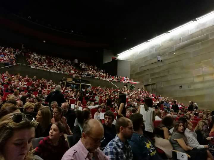 Cheo total en Pontevedra na estrea de Castelao: de chumbo a verba