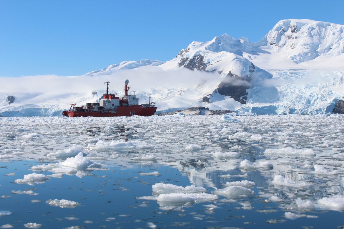 Abella Creativa colabora na proxección de «Os homes de xeo» na Illa de Arousa